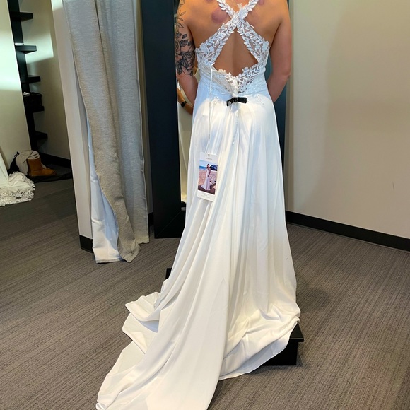 Pronovias Bohemian Wedding Dress - Picture 2 of 4